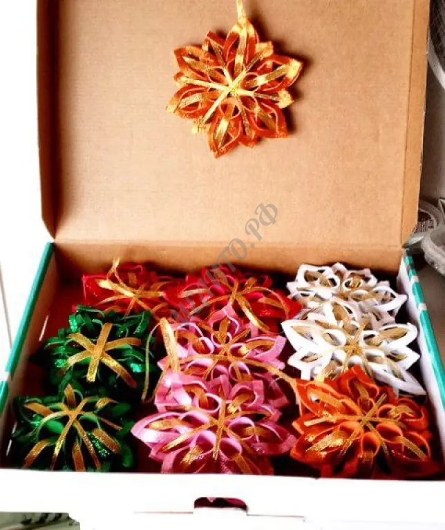 Снежинки из фоамина